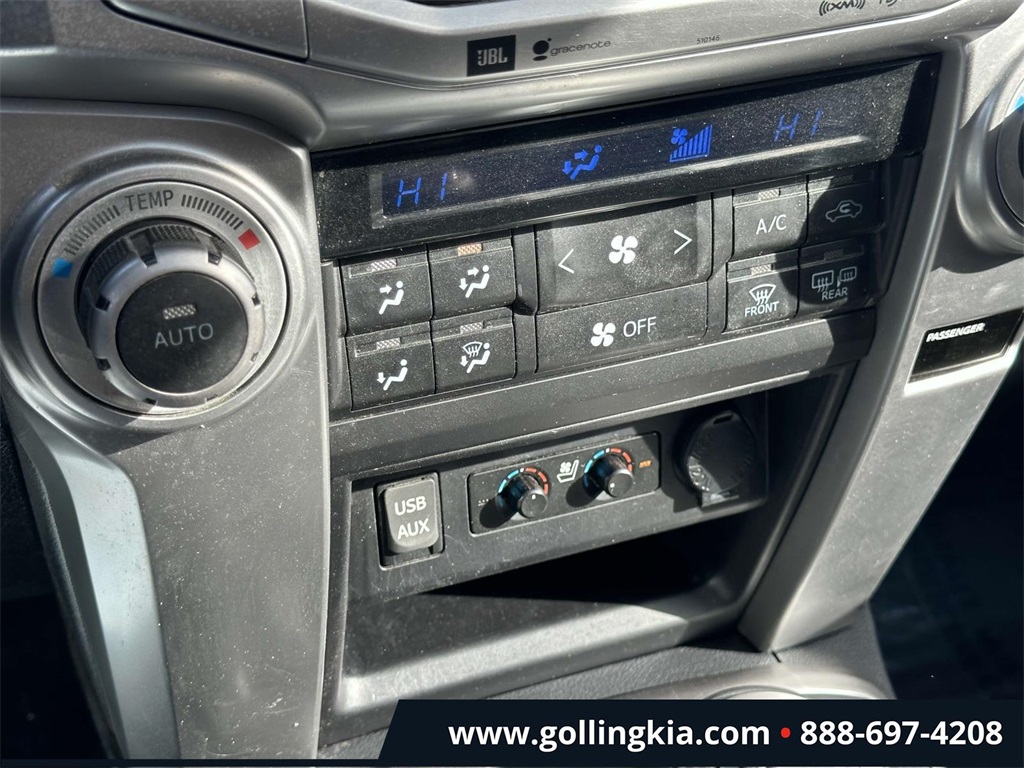 Vehicle image 28 of 32