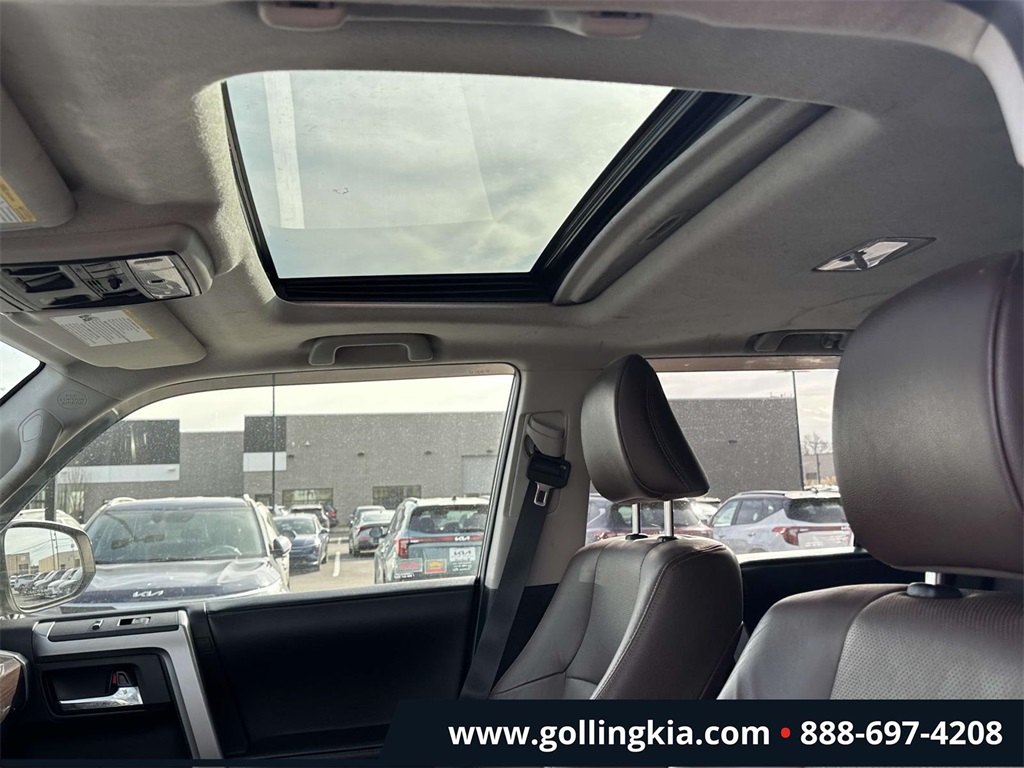 Vehicle image 20 of 32