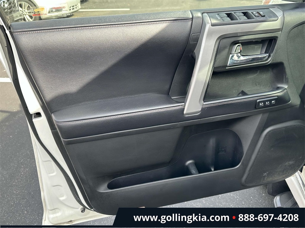 Vehicle image 16 of 32