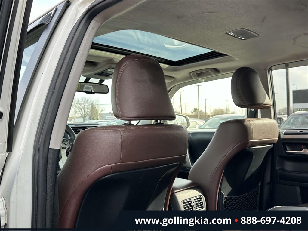 Vehicle image 15 of 32
