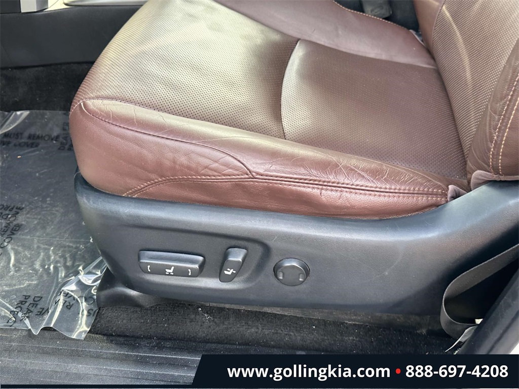 Vehicle image 19 of 32