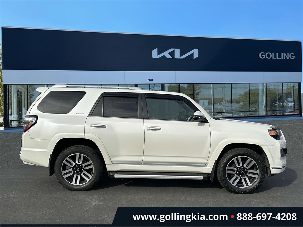 Vehicle image 4 of 32