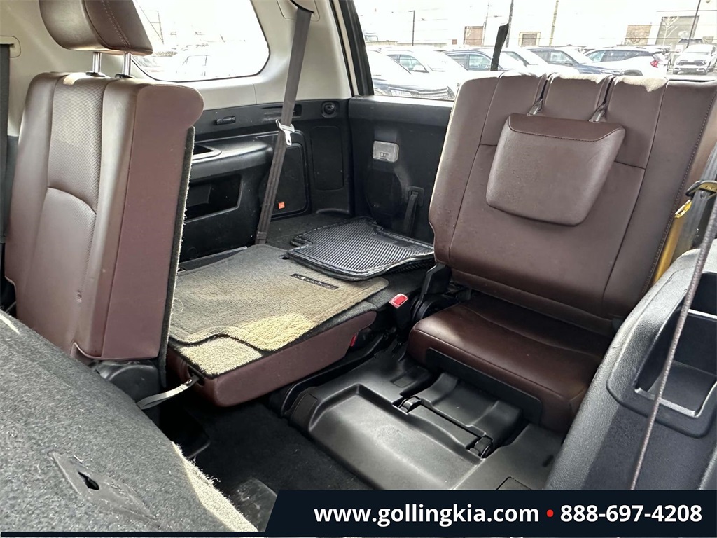 Vehicle image 10 of 32