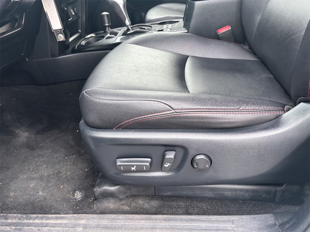 Vehicle image 26 of 30