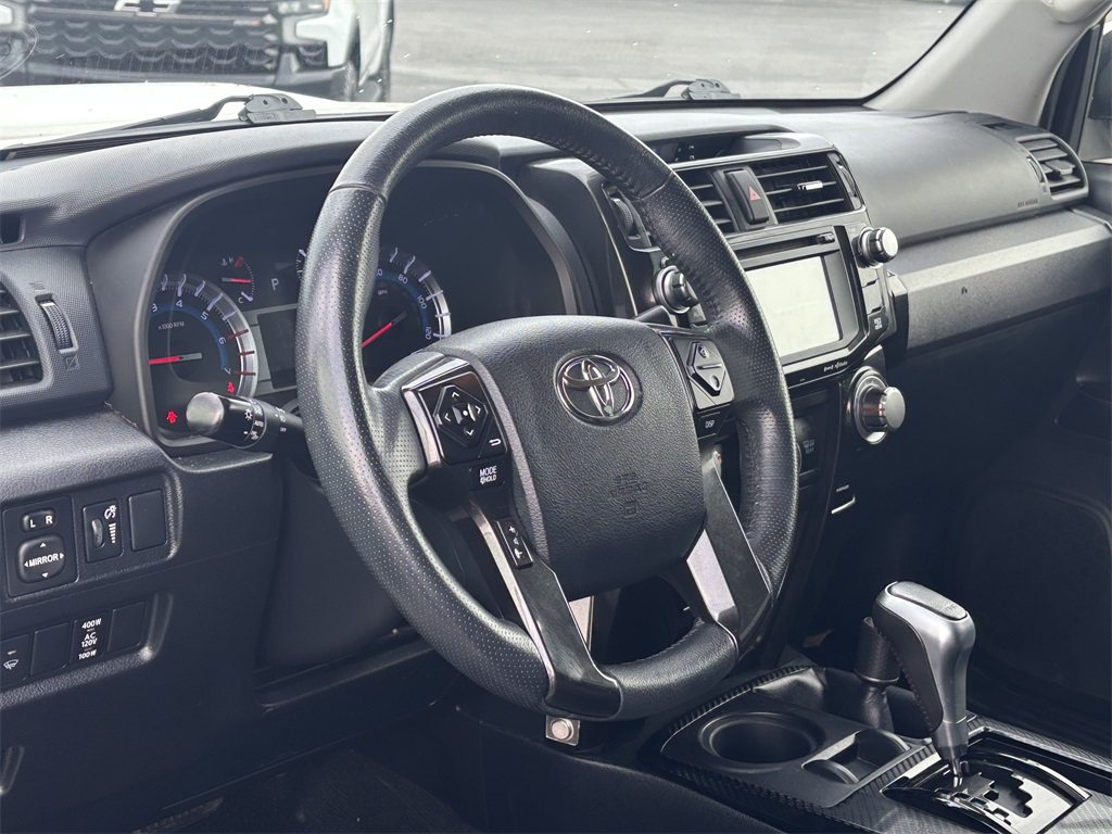 Vehicle image 9 of 30