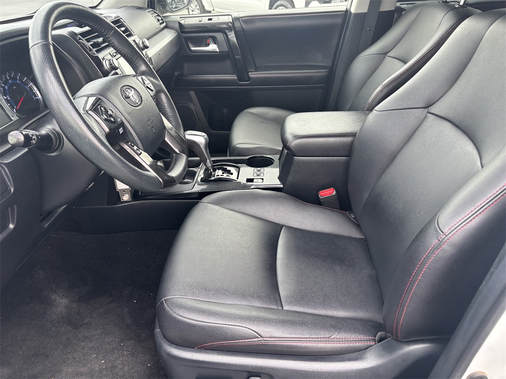 Vehicle image 10 of 30