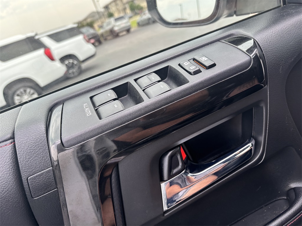 Vehicle image 25 of 30