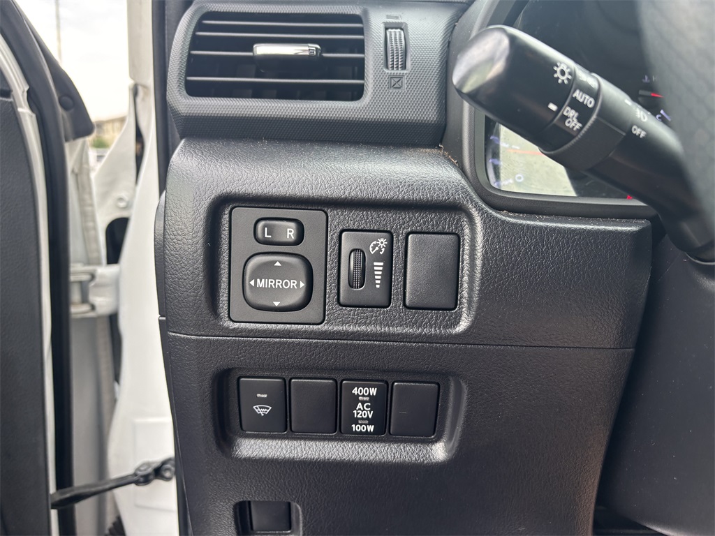 Vehicle image 23 of 30