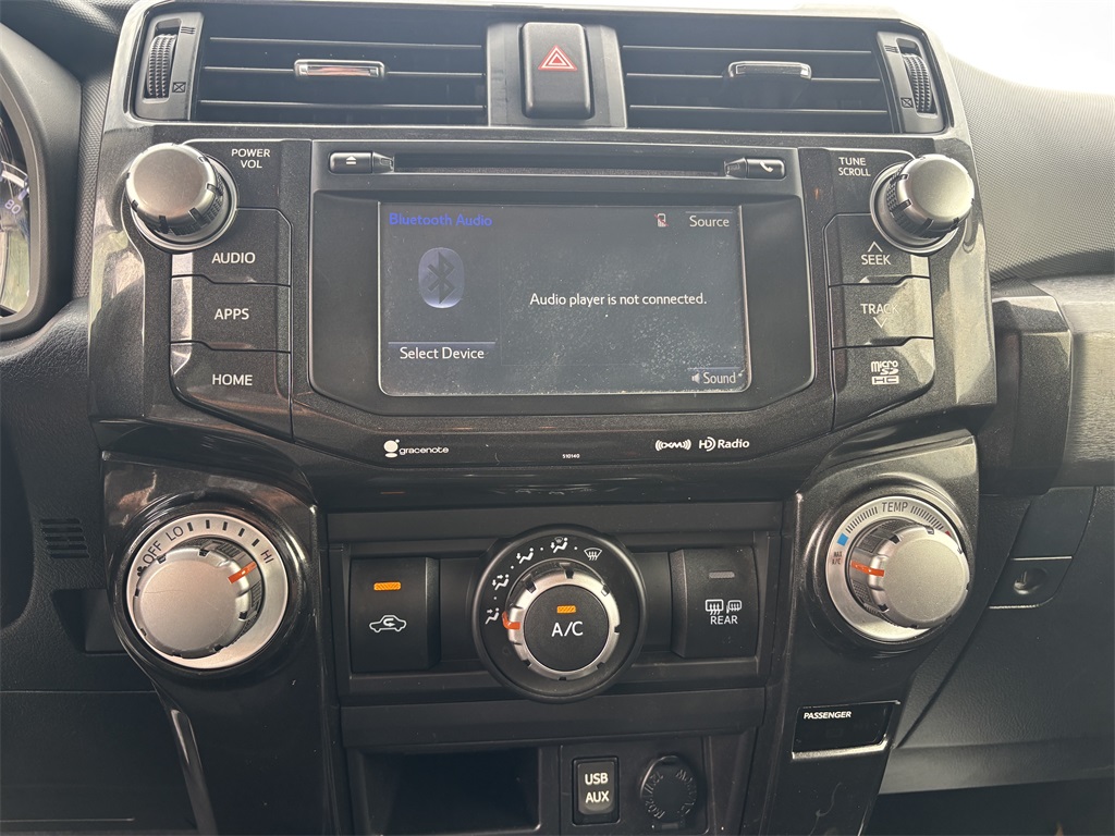 Vehicle image 21 of 30