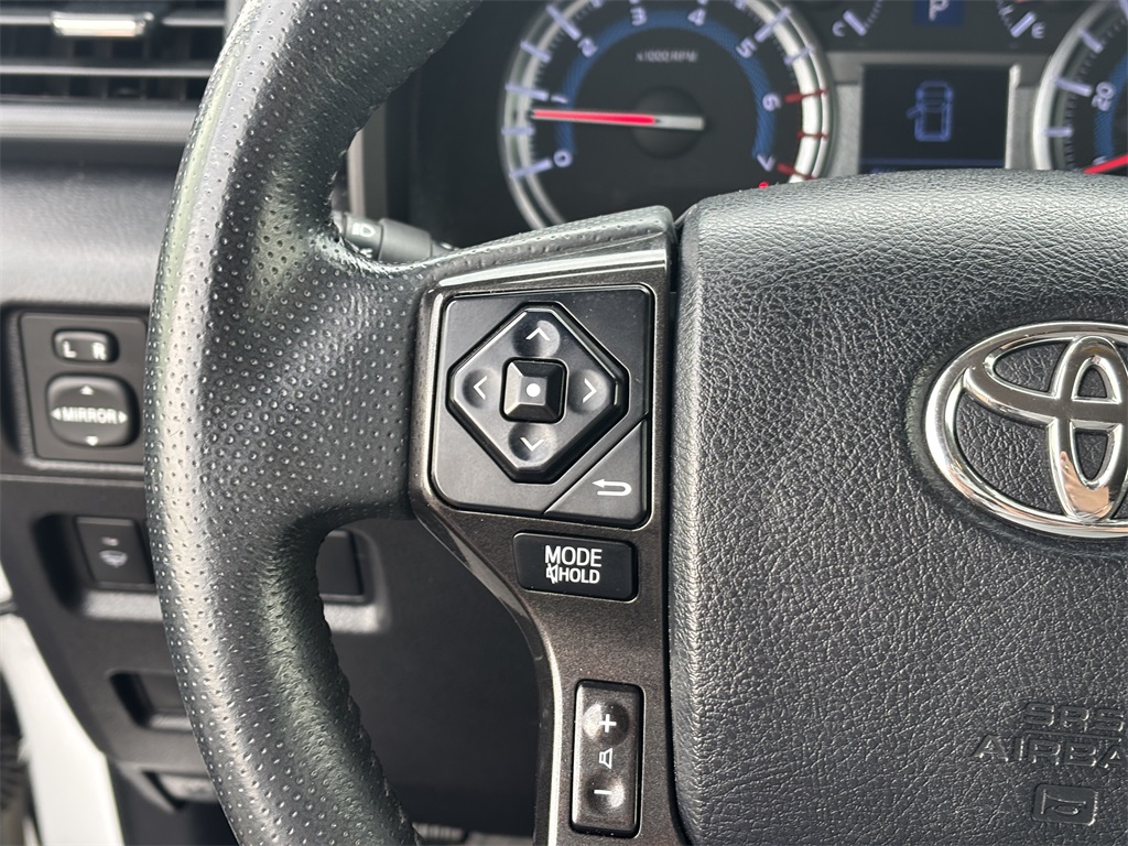 Vehicle image 17 of 30