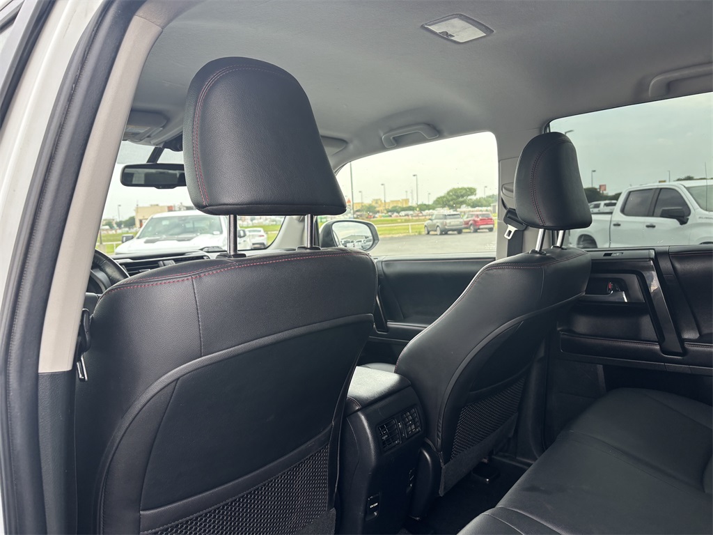 Vehicle image 27 of 30
