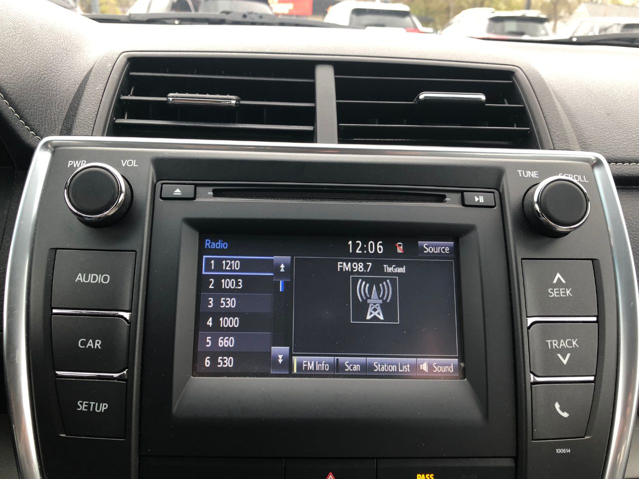 Vehicle image 23 of 30