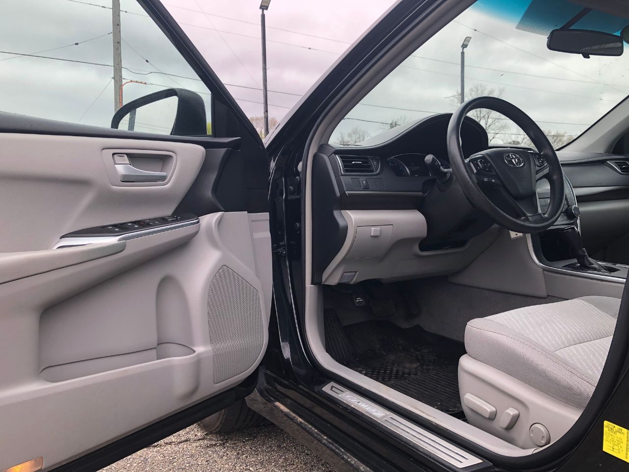 Vehicle image 10 of 30