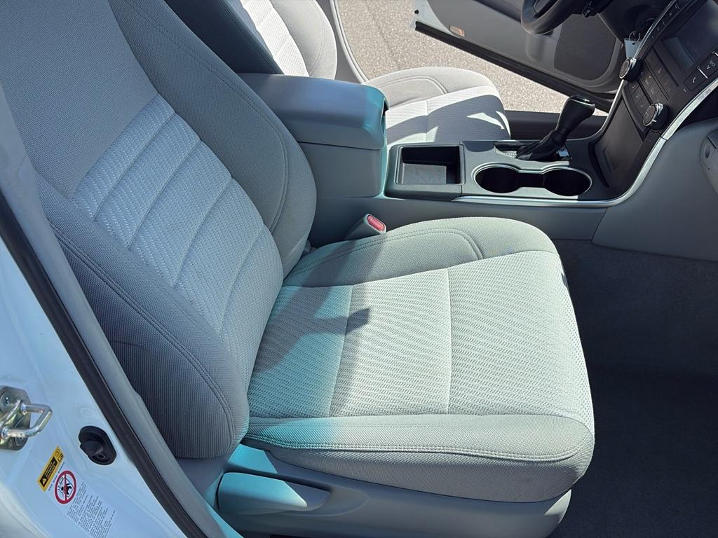 Vehicle image 16 of 23