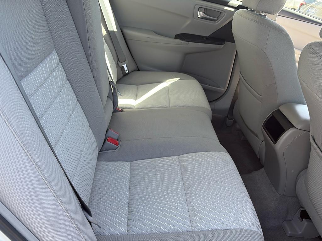 Vehicle image 18 of 23