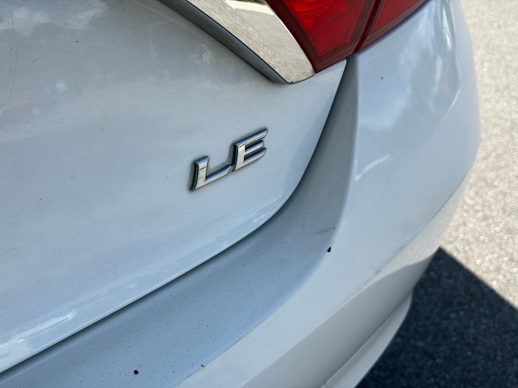 Vehicle image 9 of 23