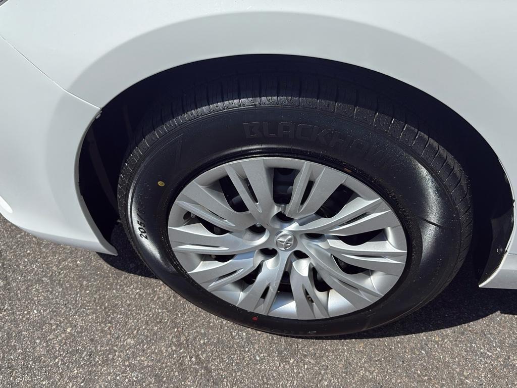 Vehicle image 21 of 23