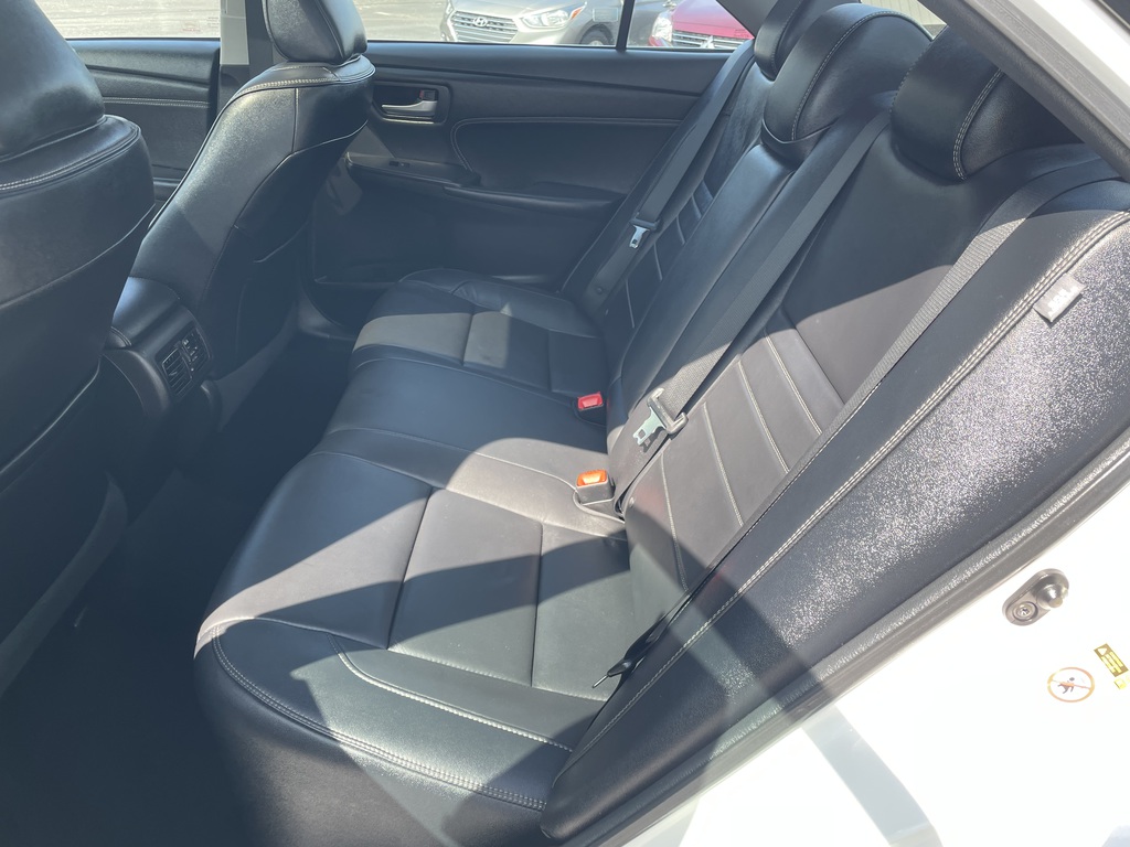 Vehicle image 5 of 8