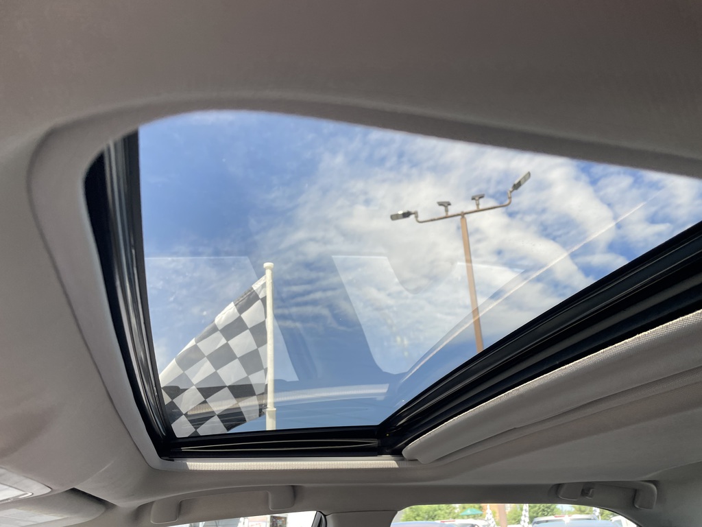 Vehicle image 7 of 8