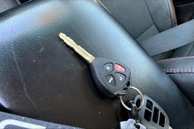Vehicle image 12 of 33