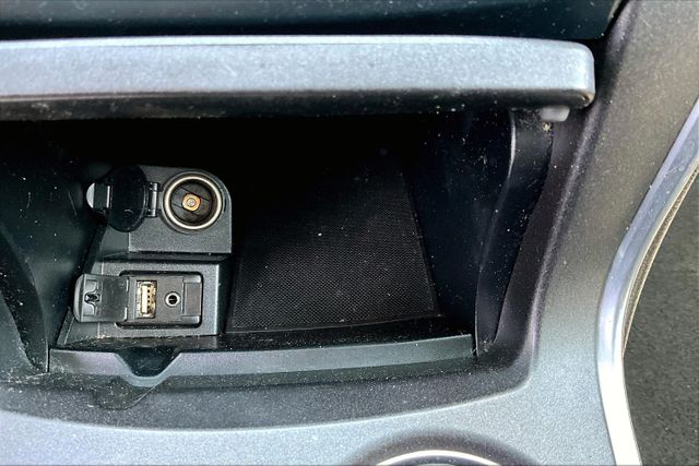 Vehicle image 31 of 33