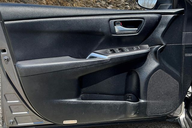 Vehicle image 22 of 33