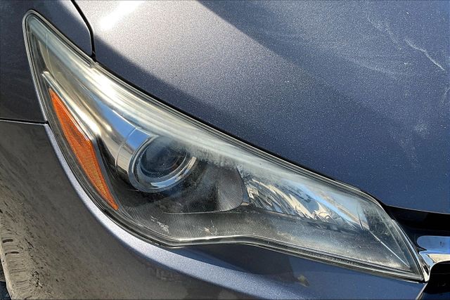 Vehicle image 28 of 33