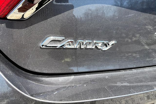 Vehicle image 10 of 33