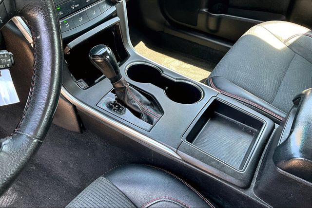 Vehicle image 14 of 33