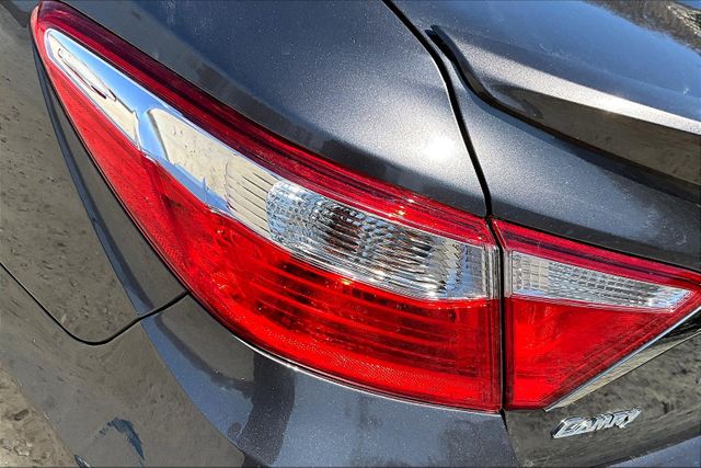 Vehicle image 29 of 33