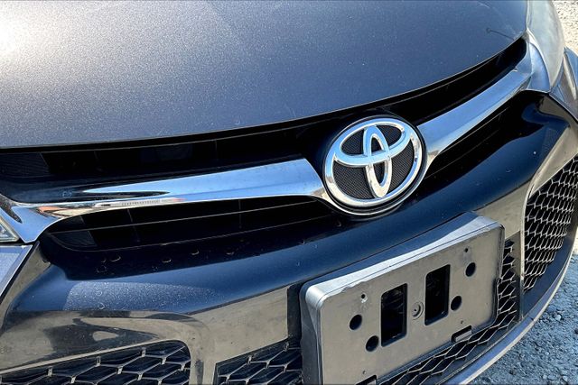 Vehicle image 27 of 33