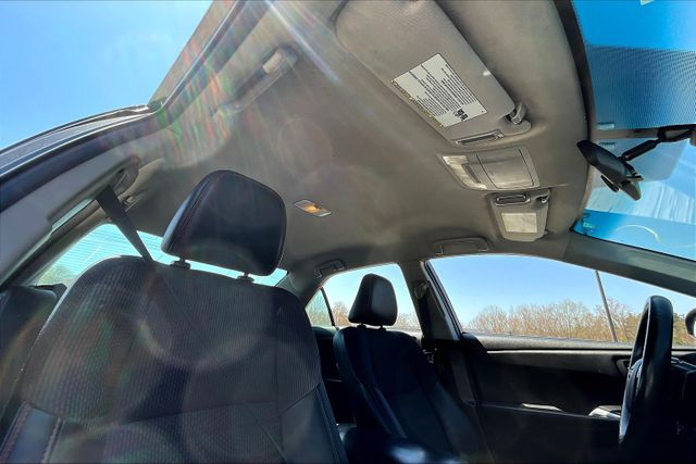 Vehicle image 21 of 33
