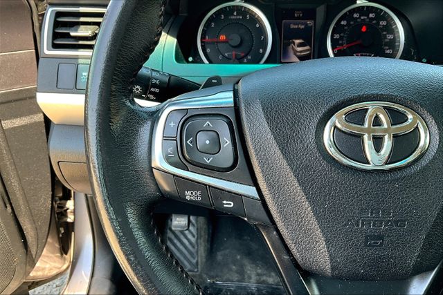 Vehicle image 17 of 33