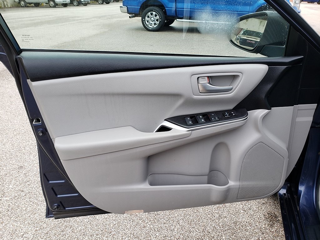 Vehicle image 10 of 30