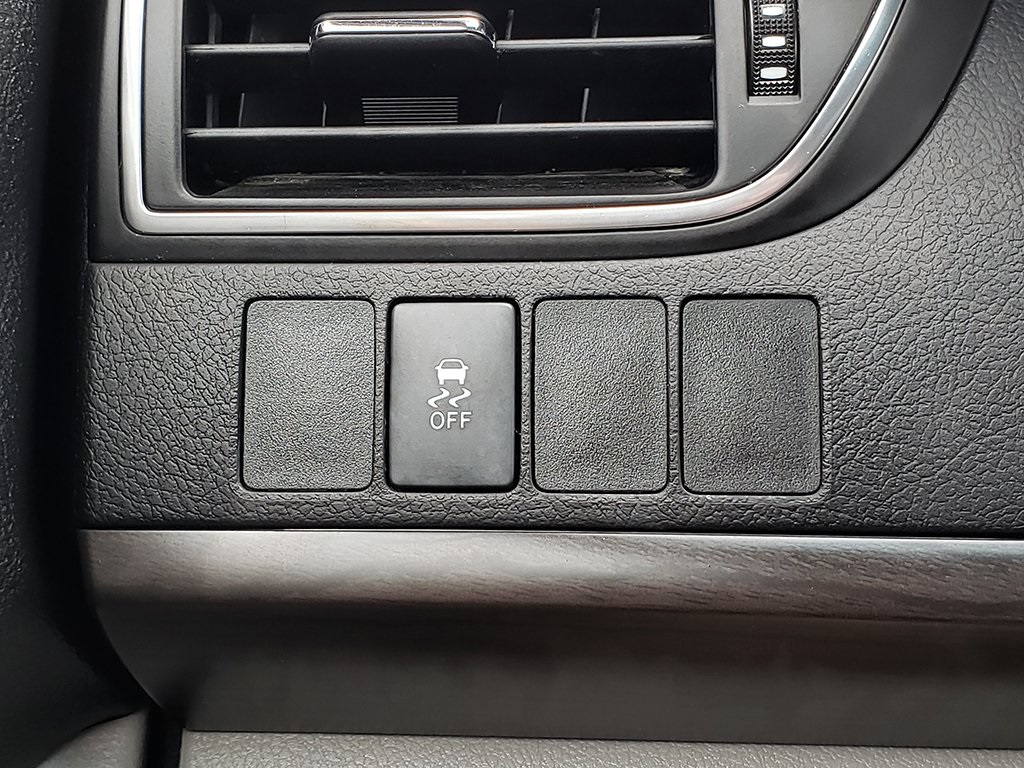 Vehicle image 28 of 30