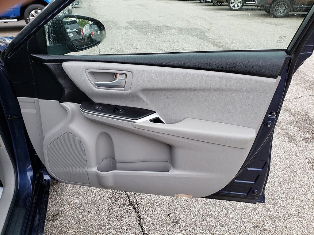 Vehicle image 19 of 30