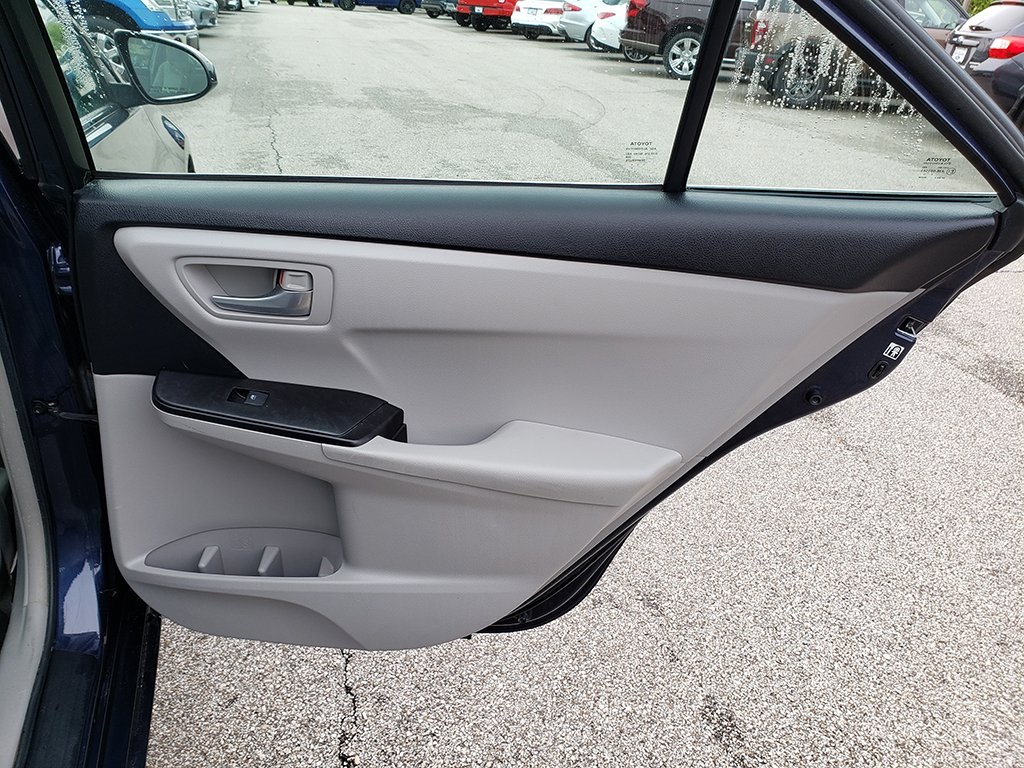 Vehicle image 17 of 30