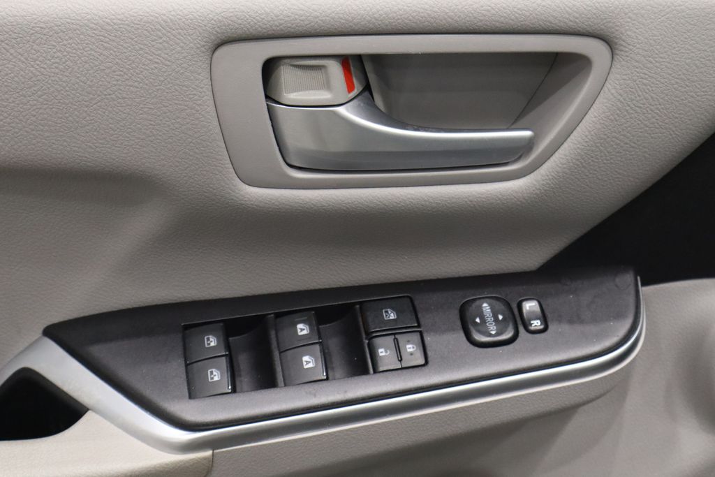 Vehicle image 13 of 36