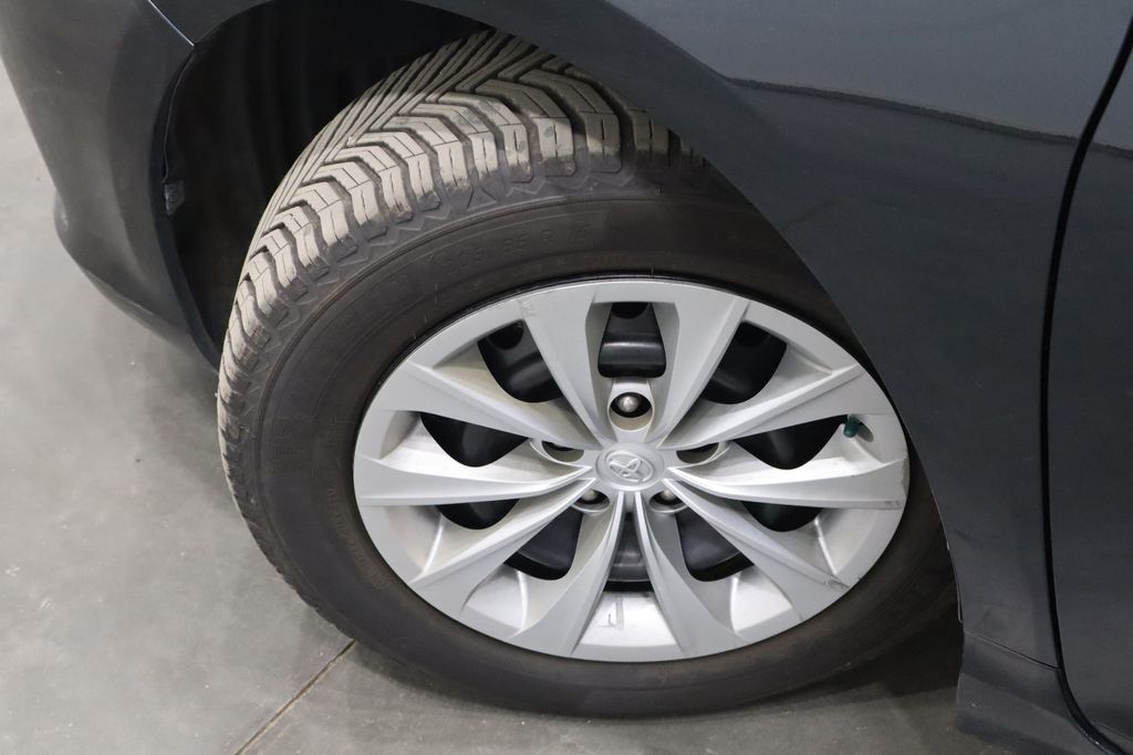 Vehicle image 31 of 36