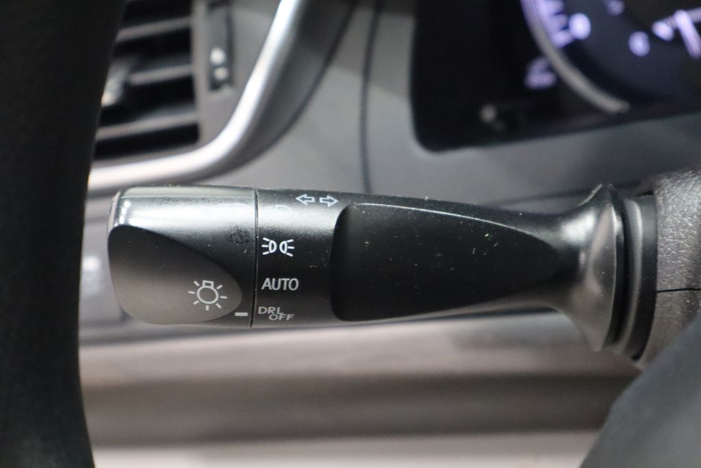 Vehicle image 14 of 36