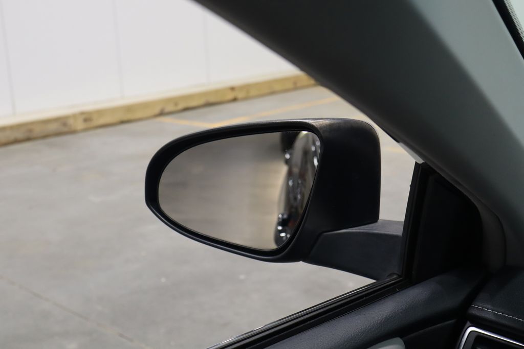 Vehicle image 29 of 36