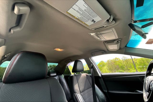 Vehicle image 21 of 33