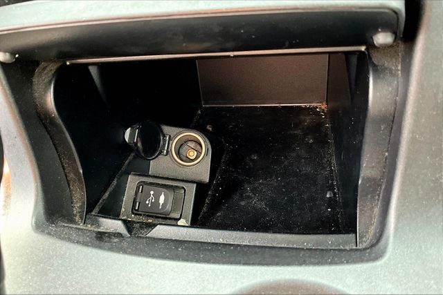 Vehicle image 31 of 33