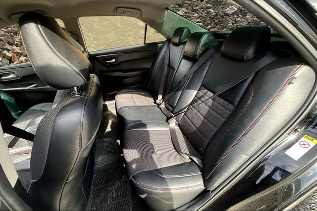 Vehicle image 25 of 33