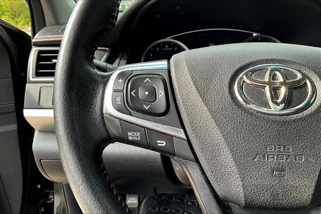 Vehicle image 17 of 33