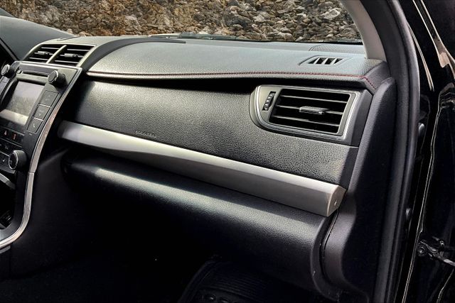 Vehicle image 16 of 33
