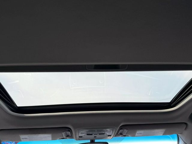Vehicle image 19 of 25