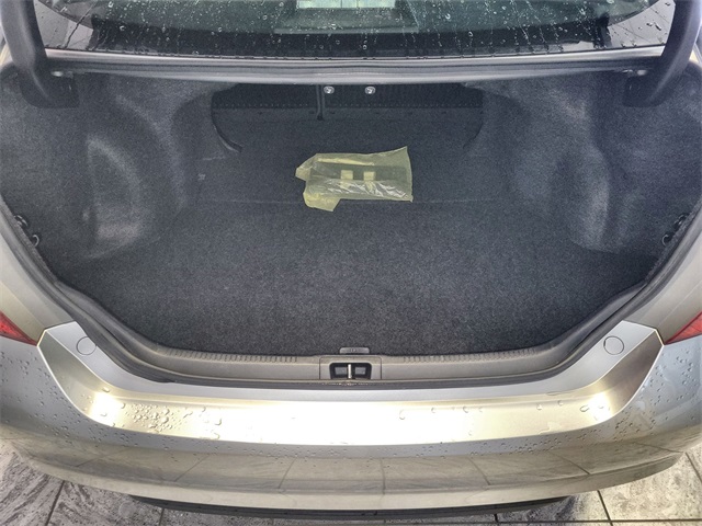 Vehicle image 23 of 25