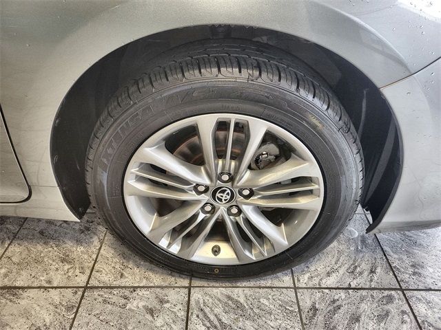 Vehicle image 10 of 25