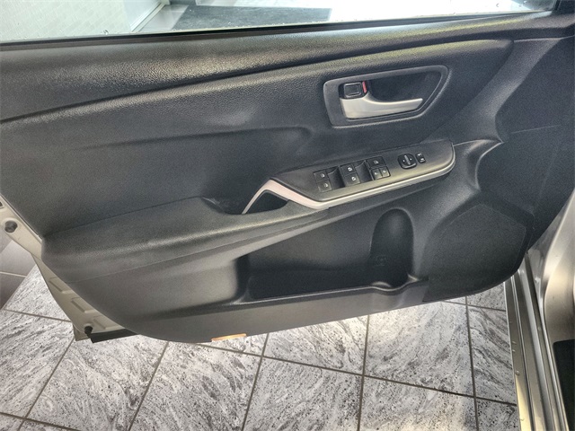 Vehicle image 13 of 25